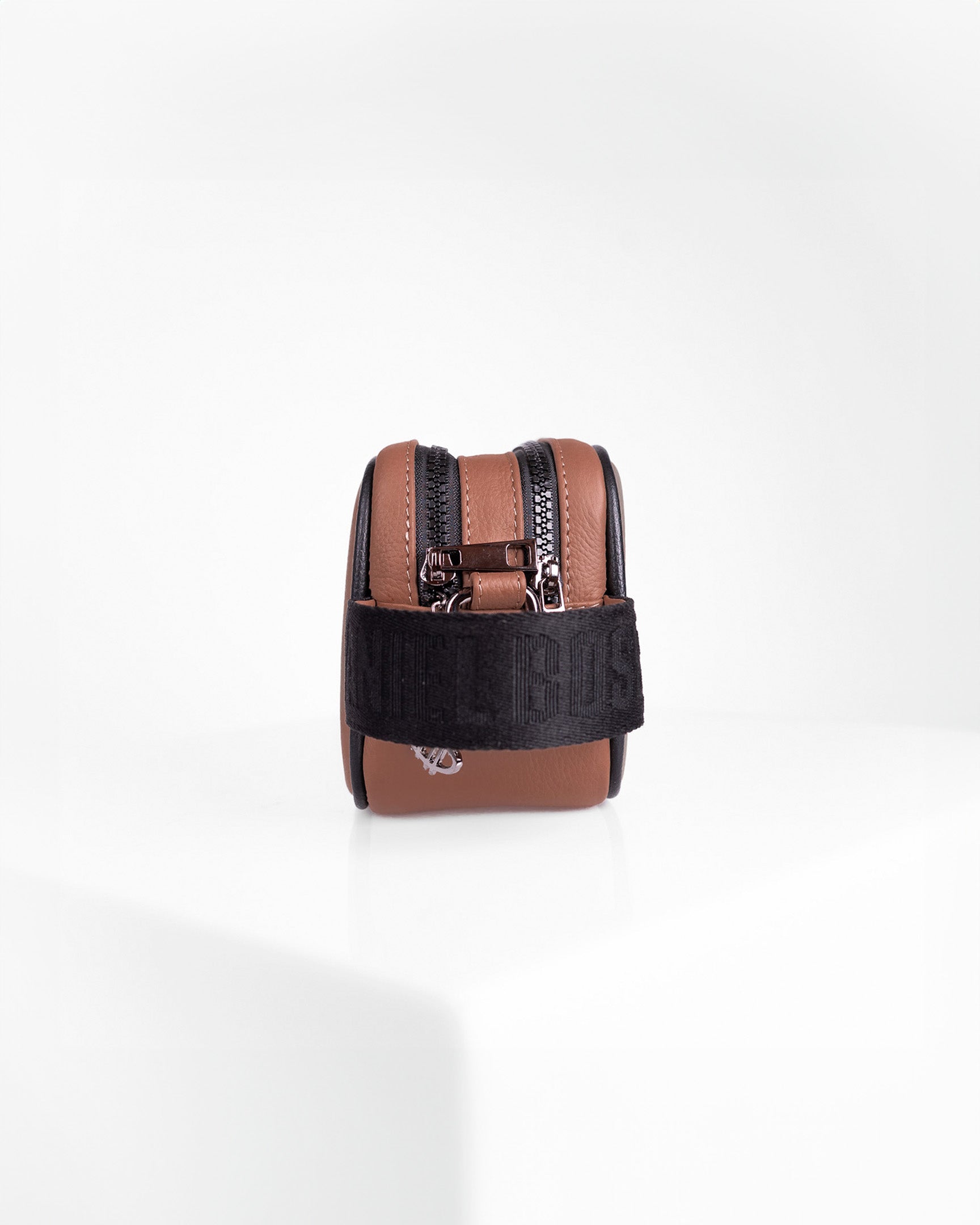 Acapulco • Monograma Avellana