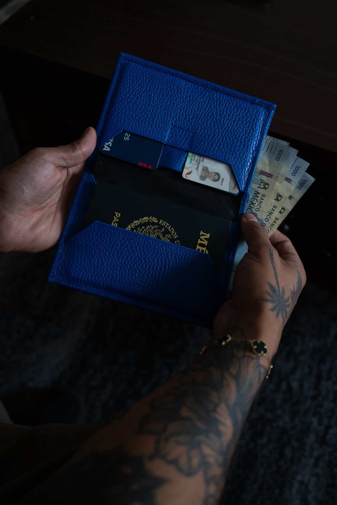Porta Pasaporte Tulum Azul Neón