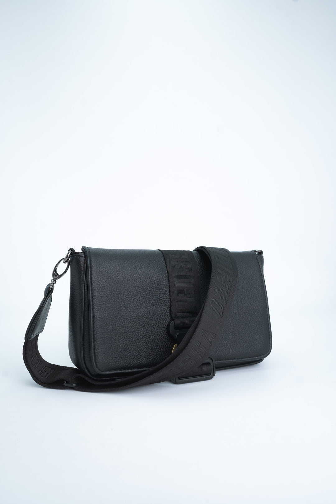 Crossbody Monclova • Negro Flotter