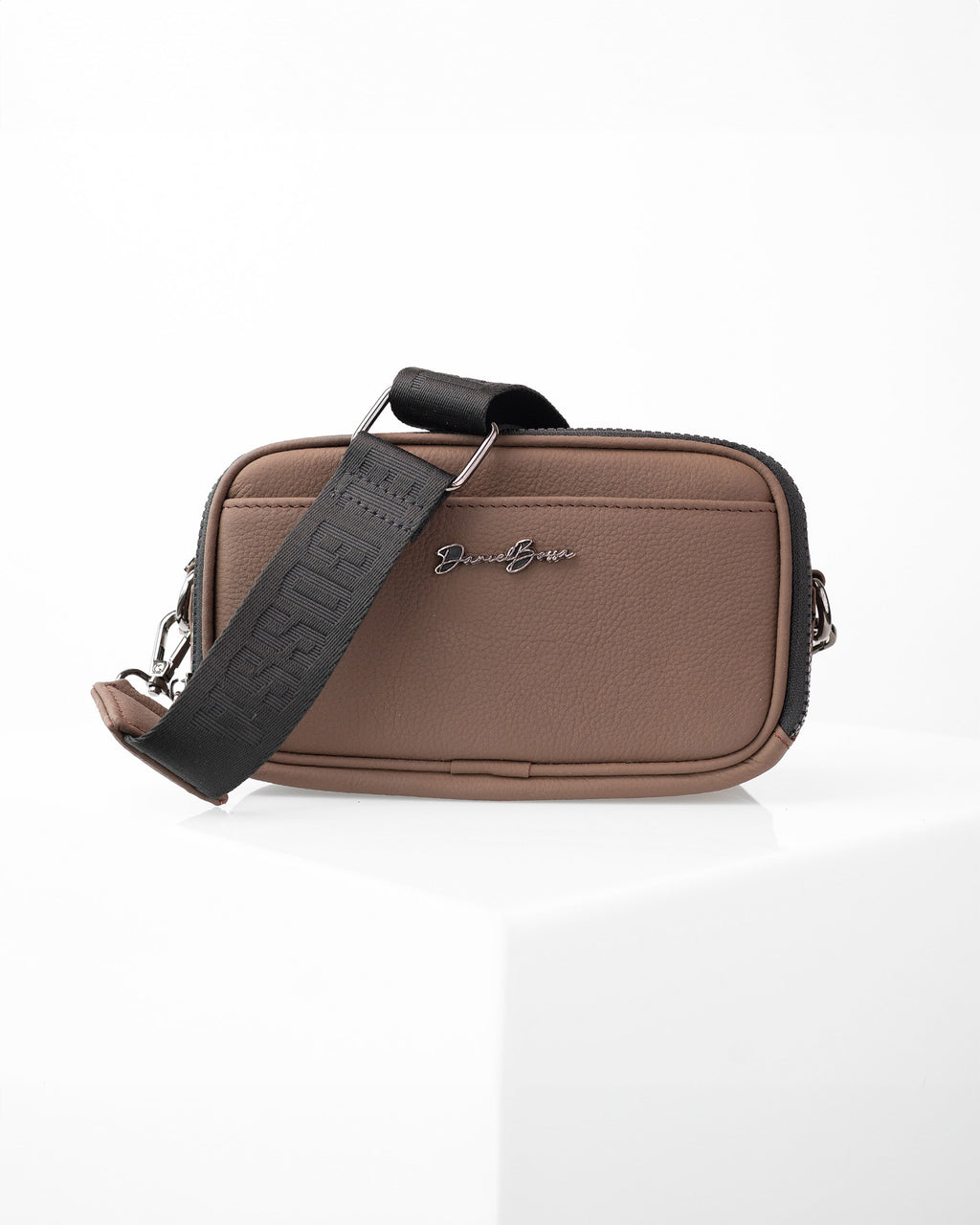 Monterrey Xs • Avellana