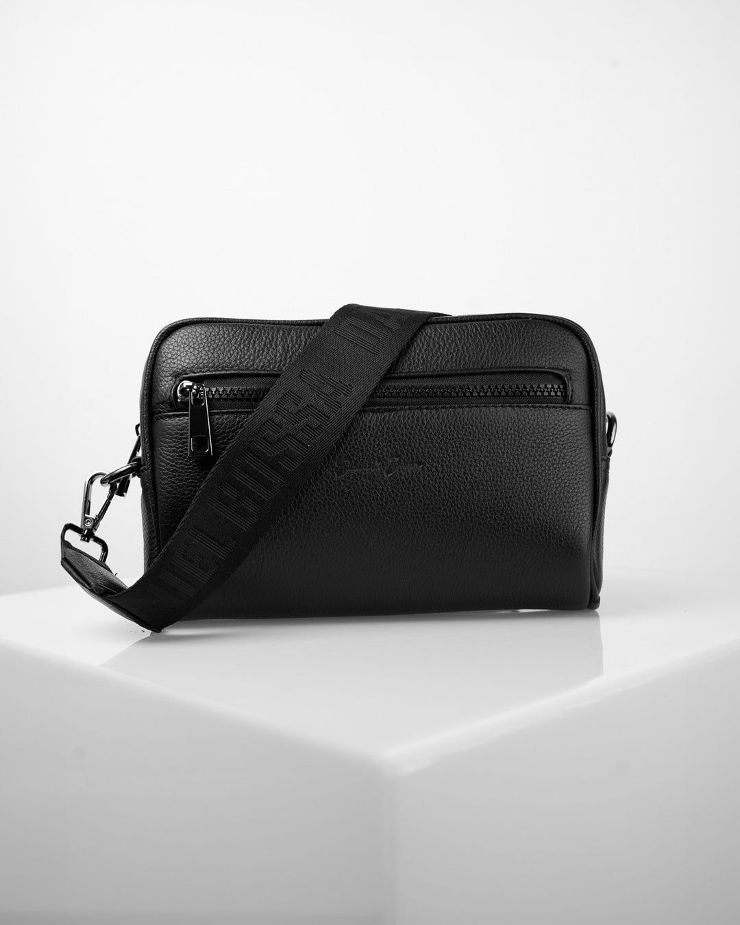 Crossbody León • Negro Flotter
